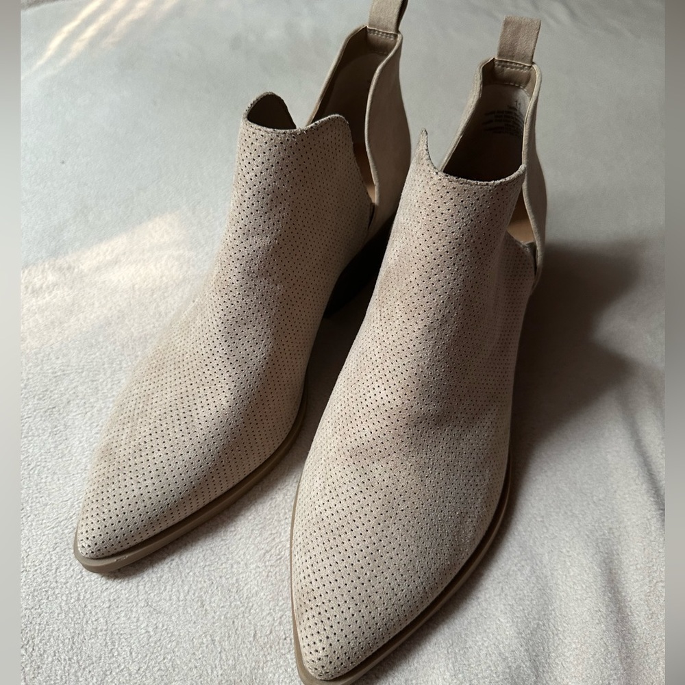 Universal Thread Booties👢
